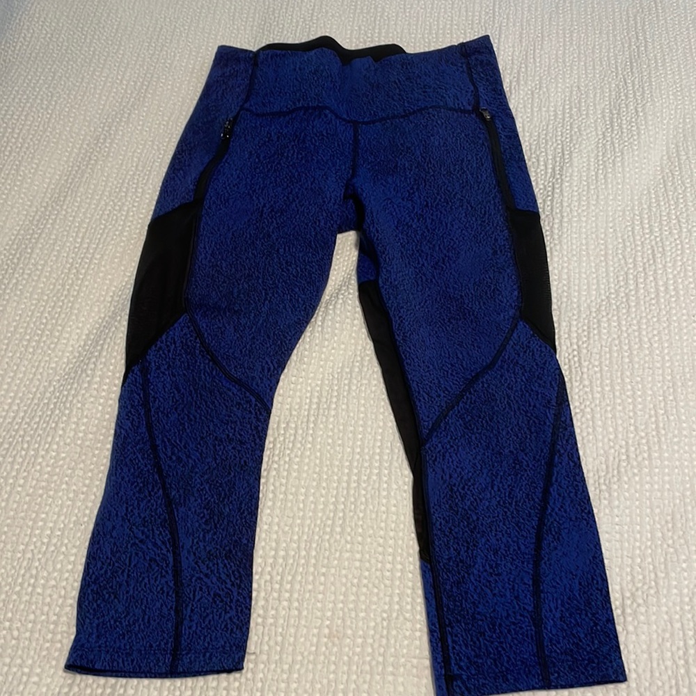 Lululemon Leggings - Size 8 - Blue with black print and mesh cutouts